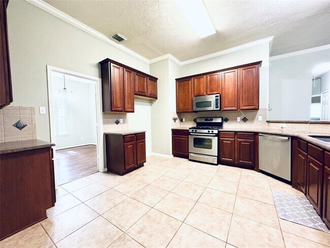 Foto del edificio - 242 Fairwind Trail Dr