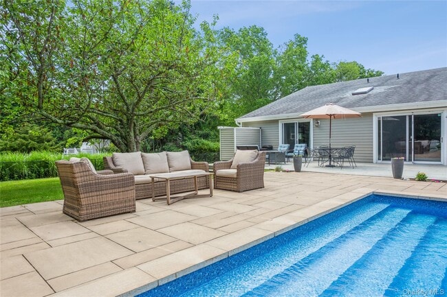 Building Photo - 215 Northfield Rd