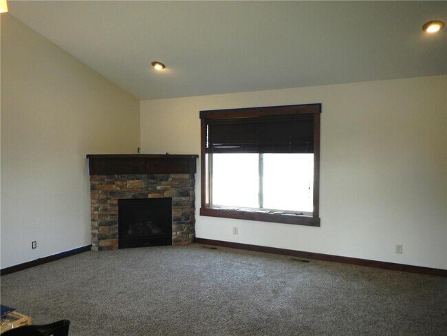Building Photo - 116 Wheat Field Ln