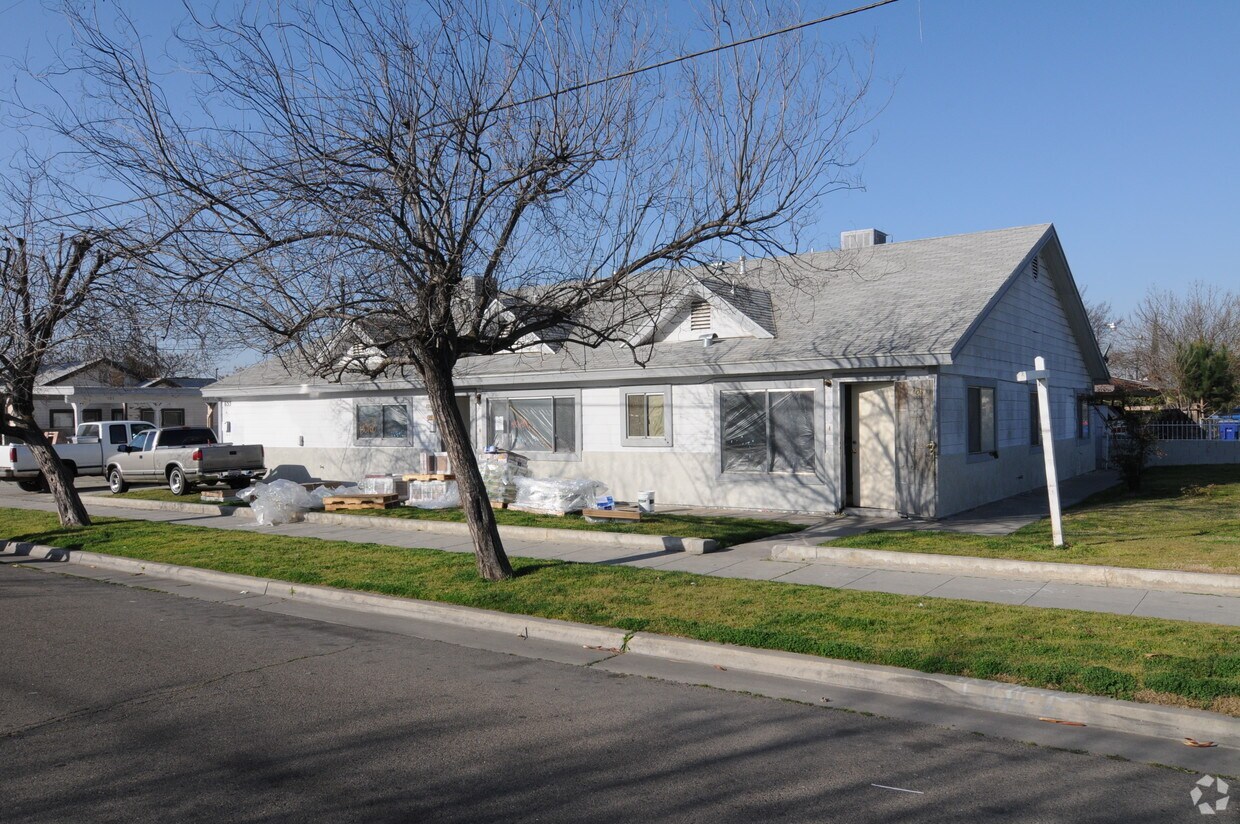 Building Photo - 633 N Jackson Ave