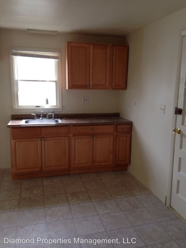 114 Olivia St, Derby, CT 06418 Condo for Rent in Derby, CT