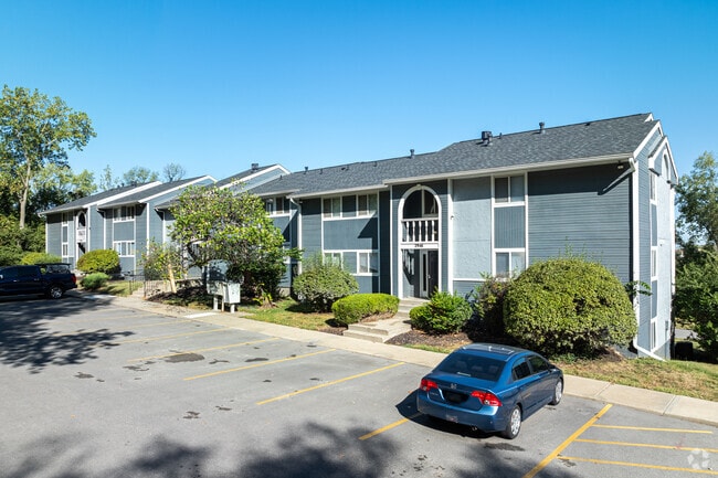 Building Photo - University Villa Apartments