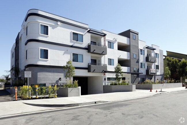 Calvert Place Apartments Apartments Tarzana, CA