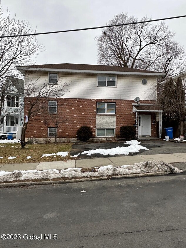 15 Peyster St Unit Basement, Albany, NY 12208 Room for Rent in Albany