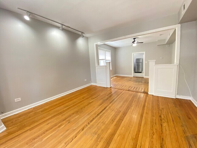 Foto del edificio - 2838 N Drake Ave