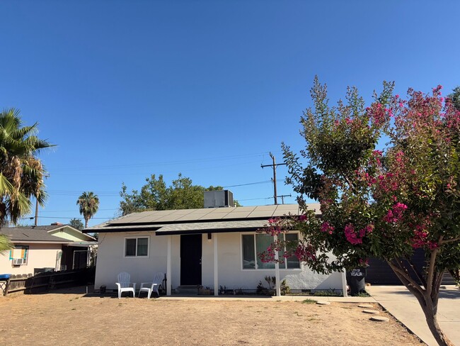 Building Photo - 1136 W Wren Ave