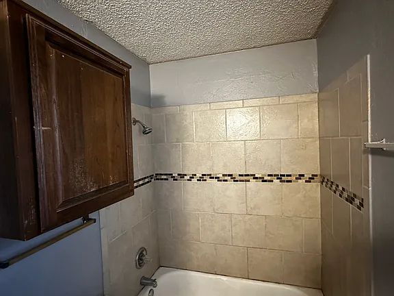 Foto del edificio - "Charming 3-Bedroom Haven with 2 Full Baths in Everman, TX - 1398 Sq Ft of Comfort!"