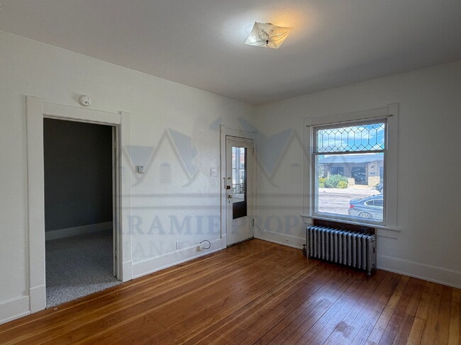 Building Photo - 1 bedroom near Downtown