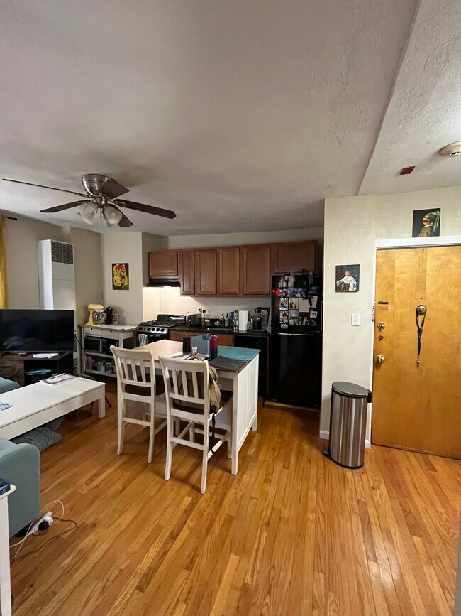 Foto del edificio - 145 Endicott St