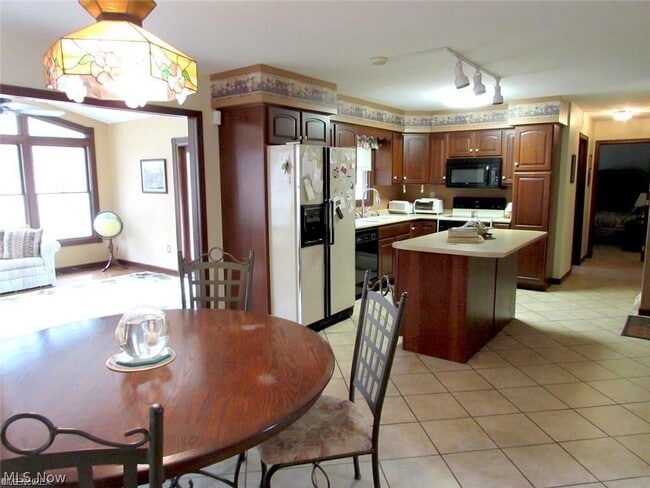 Building Photo - 1322 Steele Hill Rd NW