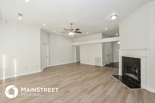 Foto del edificio - 6650 Spencer Forest Cove W