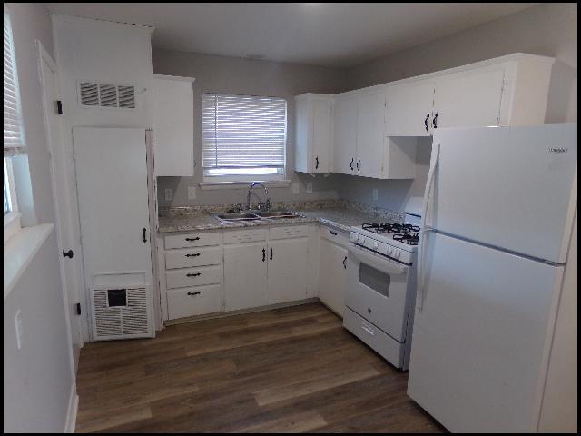 Foto del edificio - 7524 Knollwood Rd