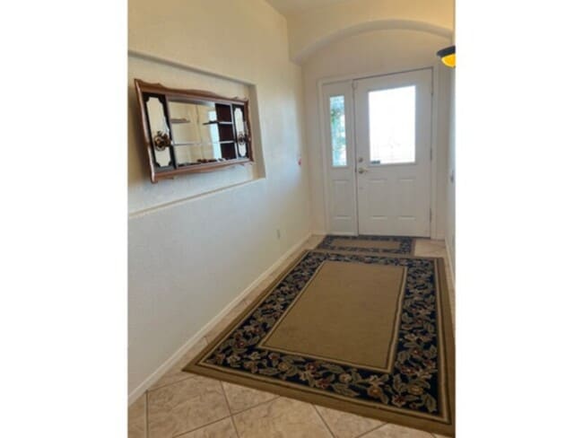 Foto del edificio - Fully Furnished Winter Rental