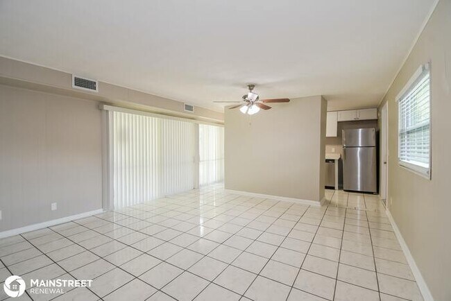 Building Photo - 6924 FUEGUS DR, JACKSONVILLE, FL 32210