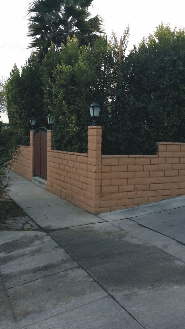 Foto del edificio - 6407 Gentry Ave