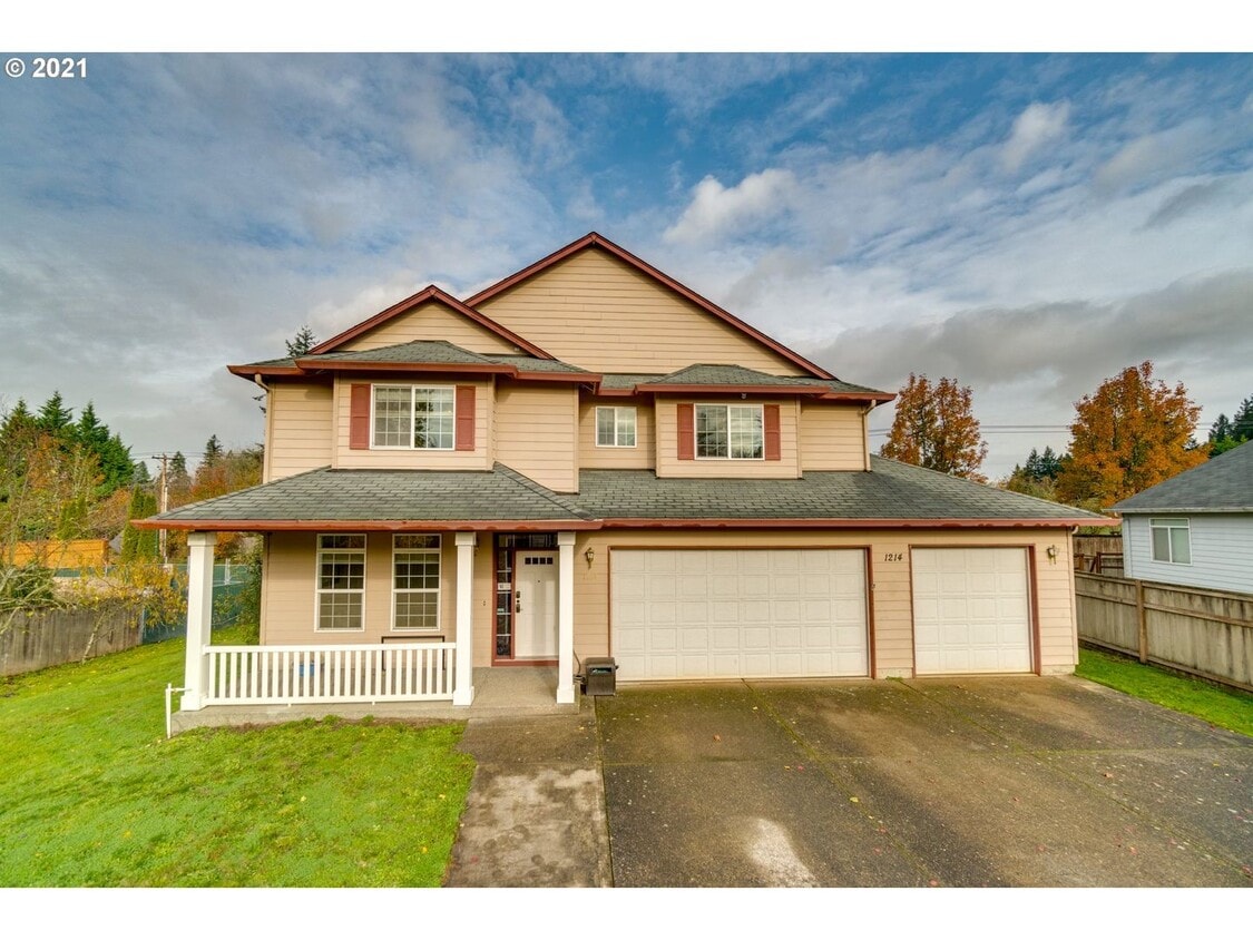 Foto principal - FANTASTIC 4 Bed 2.5 Bath Home in Salmon Cr...