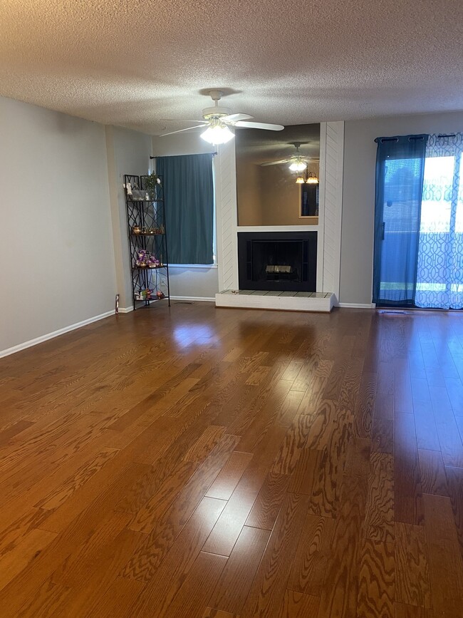 Foto del edificio - 2 bedroom westside - Rockrimmon