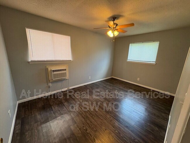 Foto del edificio - 728 E Walnut St