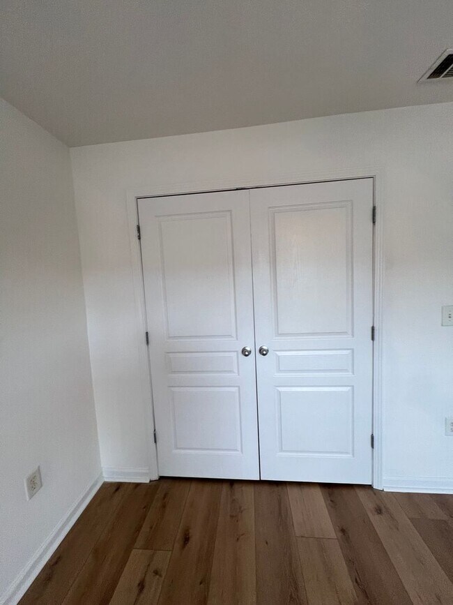 Photo - 16-1611 Summers Apartment