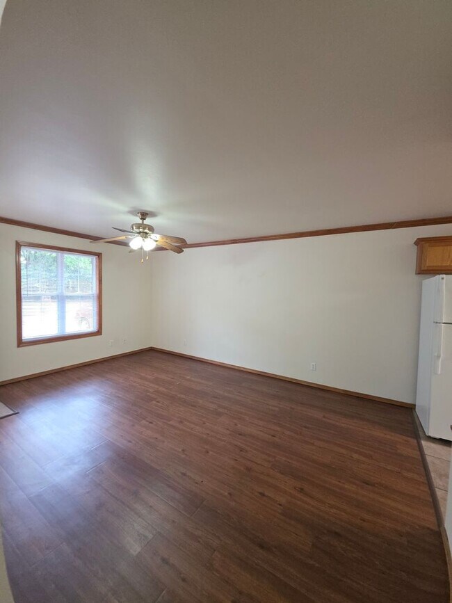 Foto del edificio - 614 E 8th St