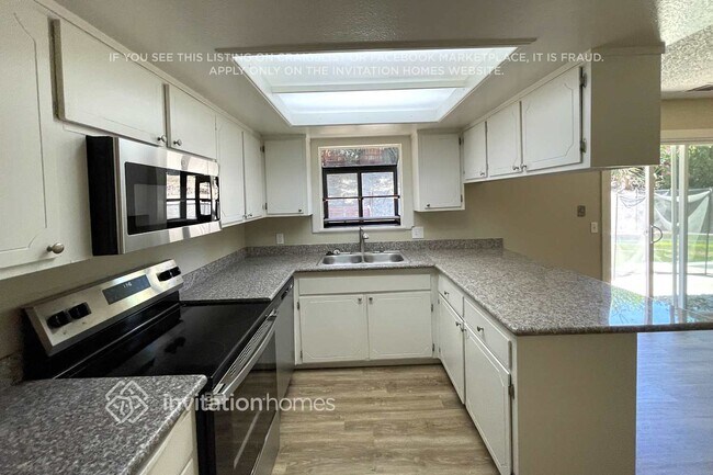 Building Photo - 497 Burlington Dr