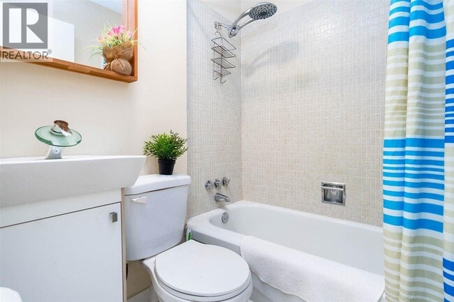 Photo du bâtiment - Basement-4290 SALISH DRIVE