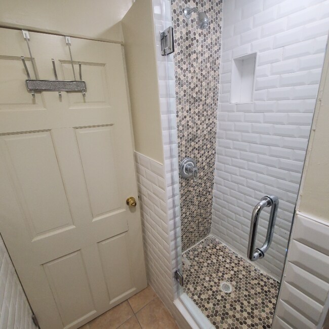 Foto del edificio - 524 Timpson Pl