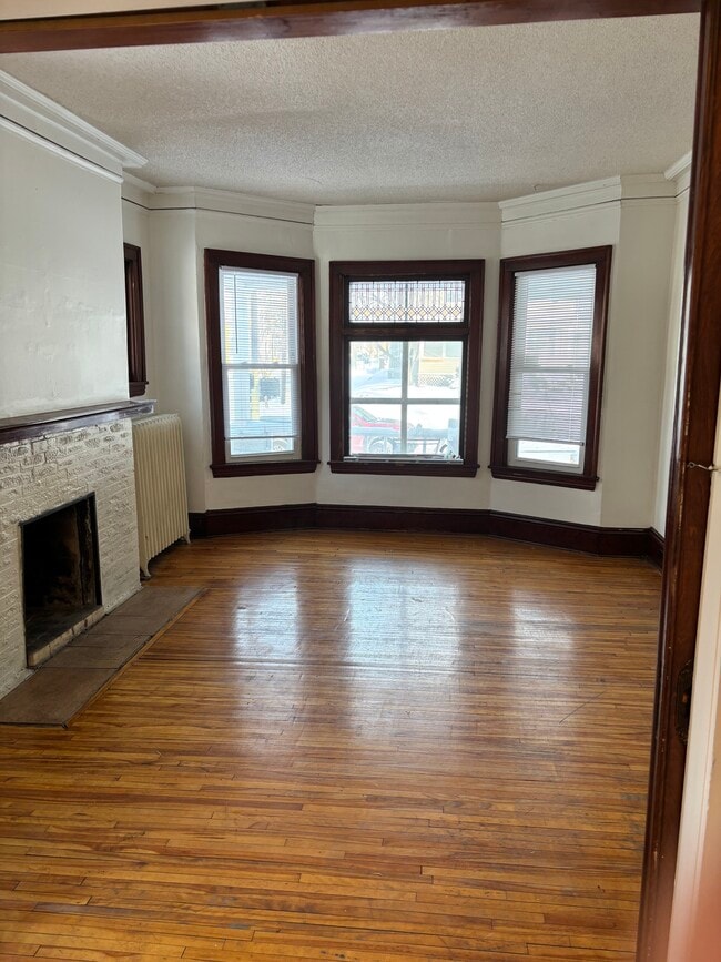 Building Photo - 2600 Emerson Ave S