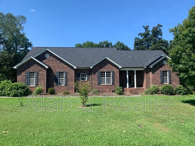 Building Photo - 1640 Bennington Dr NW