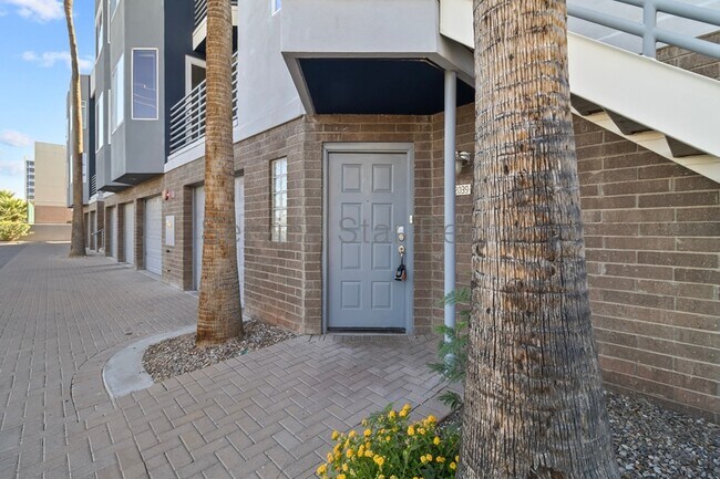 Building Photo - 3633 N 3rd Ave