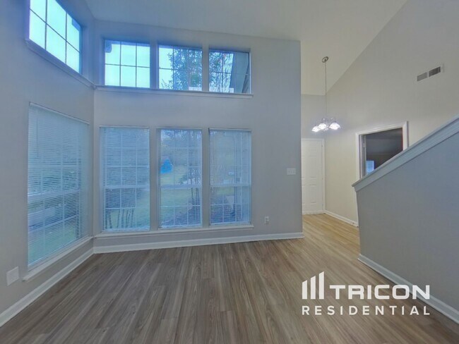 Foto del edificio - 5407 River Falls Dr