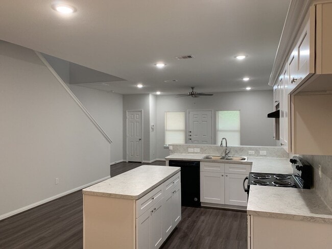 Building Photo - 8153 Homewood Ln