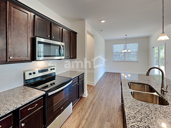 Building Photo - 3004 Esquire Dr