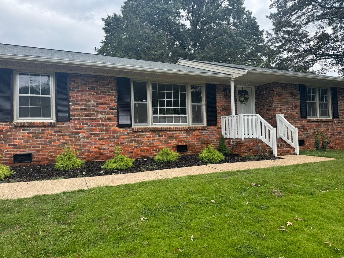 Foto principal - 3706 College Park Cir NW