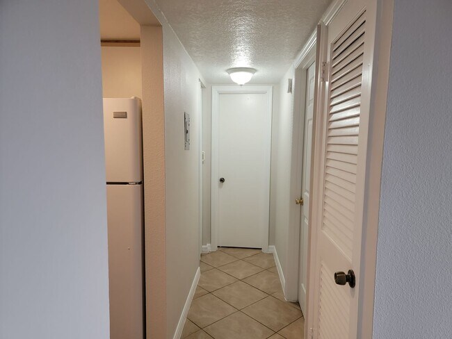Building Photo - Condo 1 bedroom 1 bath