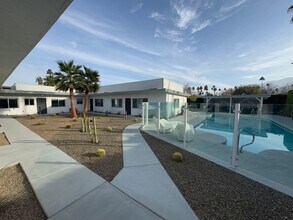 Building Photo - 700 N Riverside Dr