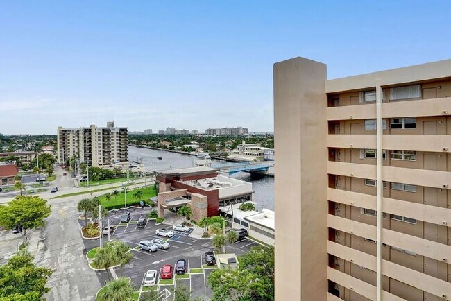 Foto del edificio - 3100 NE 49th St