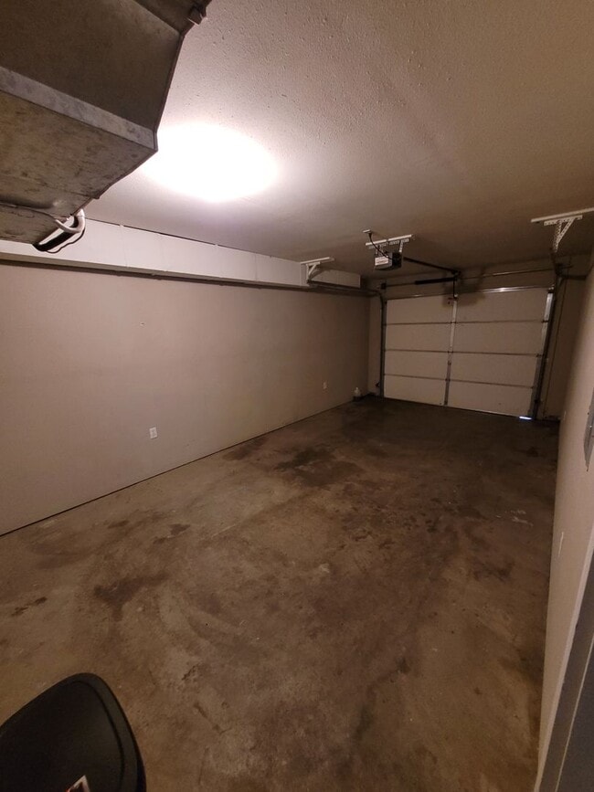 Building Photo - 416 Shade Tree Ln