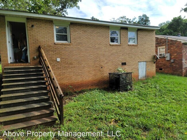 Building Photo - 3 br, 1 bath House - 695 Saxon Avenue