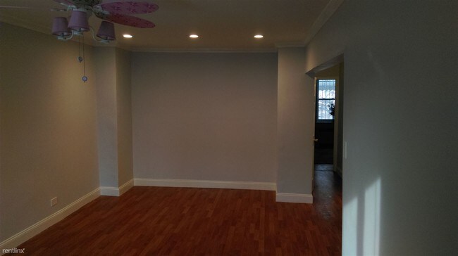 Building Photo - 731 Avenue Y