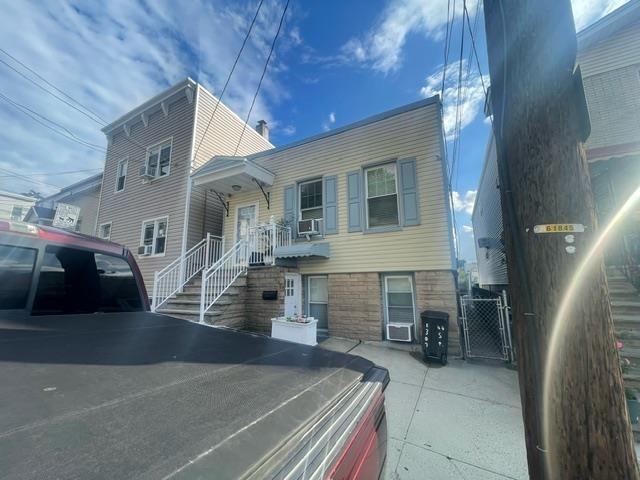 Building Photo - 1307 44th St