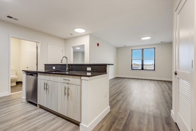 Building Photo - 416 Highland Ave