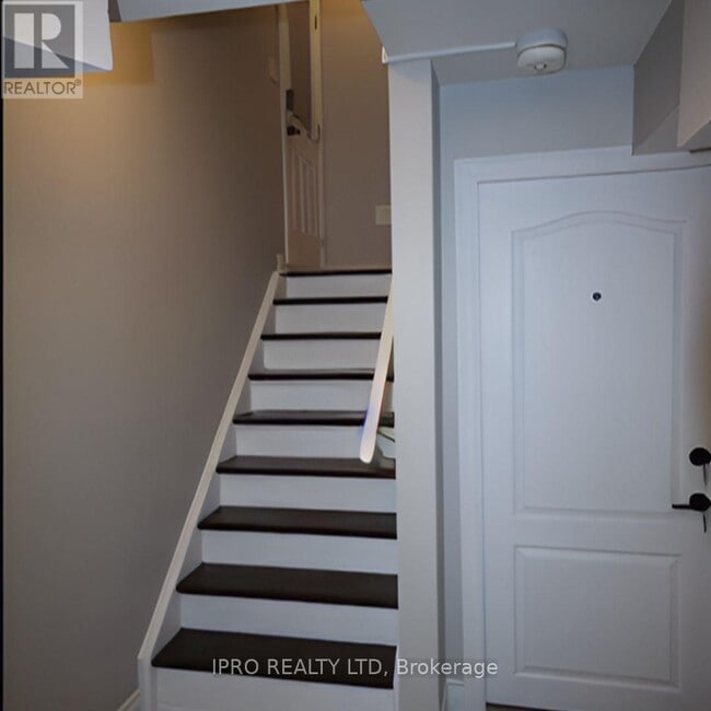 Building Photo - 34 EBURY Dr