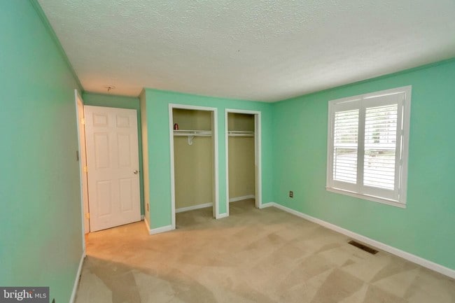 Building Photo - 3609 Lakeview Pkwy
