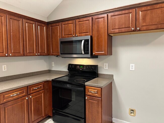 Building Photo - 162 Romie Dr