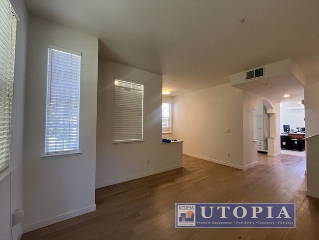 Building Photo - Quiet Beautiful 3 Bed, 2.5 Bath Property Near UCSC