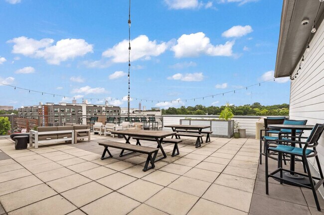 Foto del edificio - 841 Memorial Dr SE