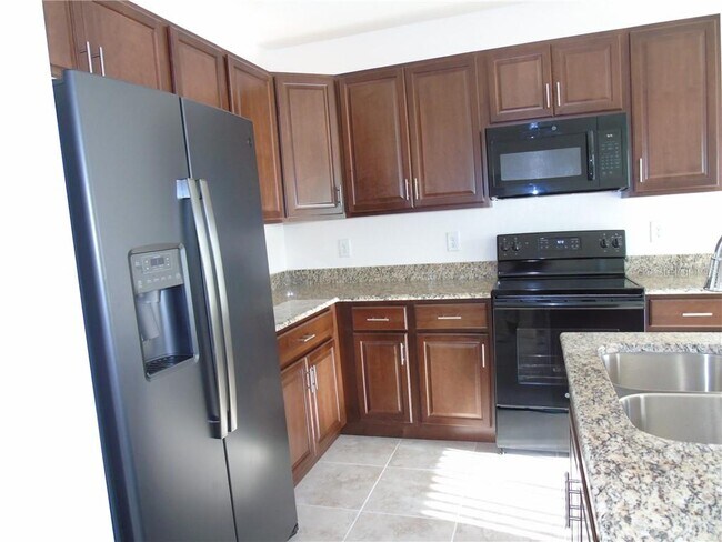 Building Photo - 3050 Beacon Dr