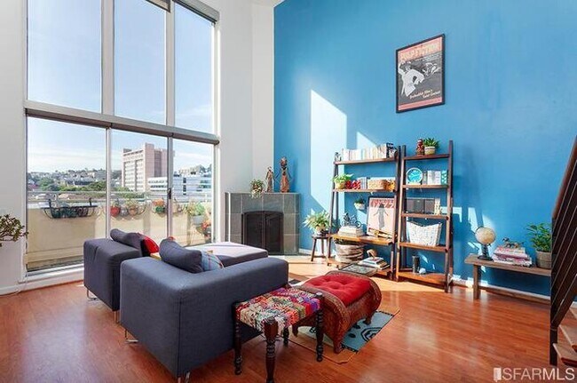 Sala de estar - 1366 Turk St