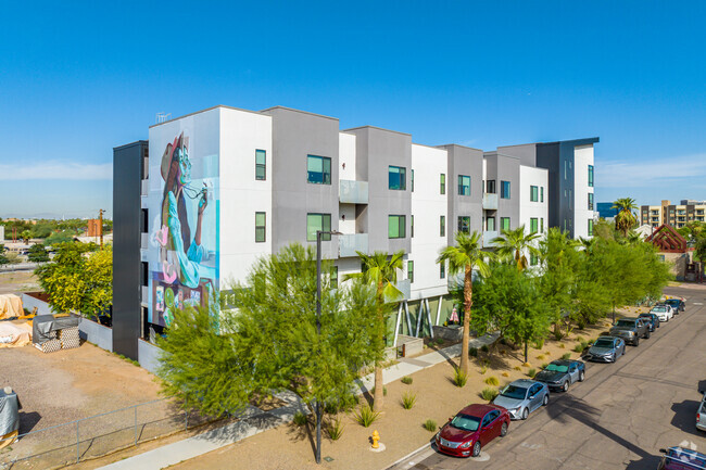 Building Photo - En Hance Park